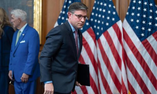 Pressure builds on Congress to end the shutdown, but a quick breakthrough appears unlikely