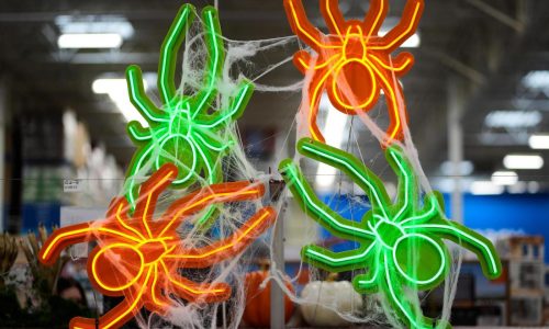 One Tech Tip: Keeping up with your Halloween trick-or-treaters with these tricks