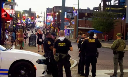Memphis Residents Welcome Arrival of Federal Agents
