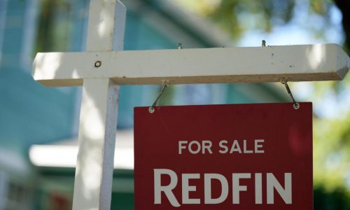 Ticker: Mortgage rates dip again; China to buy millions in soybeans