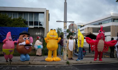 US appeals court says Trump can take command of Oregon troops though deployment blocked for now