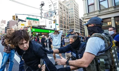 Protesters Confront ICE Agents During New York Chinatown Operation