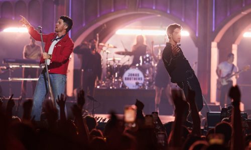 Concert review: A glum Jonas Brothers lacked energy in St. Paul