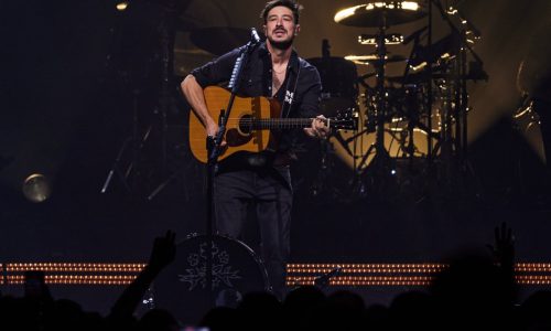 Concert review: Mumford and Sons thrill fans at first local show in nearly a decade