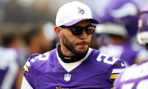 Why have the Vikings been limiting veteran safety Harrison Smith?