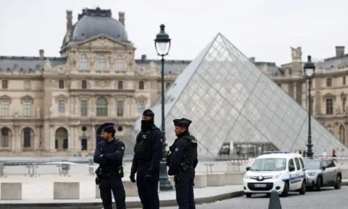 Thieves Rob Priceless Jewels From Louvre Museum in Brazen Daylight Heist