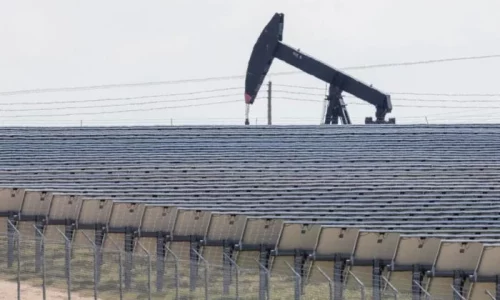 Trump Admin Allows Oil and Gas Permits, Freezes Renewables in Shutdown