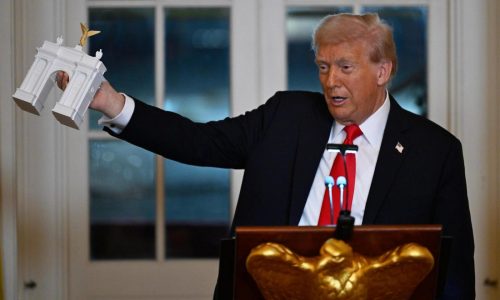 Trump plans to leave his mark on Washington by building a Paris-like arch near the Lincoln Memorial