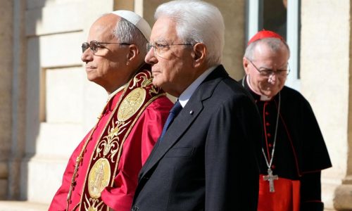 Pope urges Italy to remain open to migrants during rite of passage visit to presidential palace