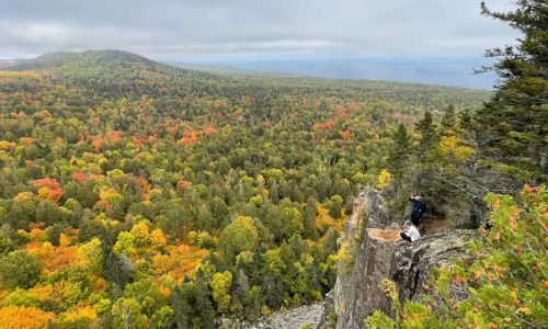 Take the scenic route to see the changing of the season near Duluth