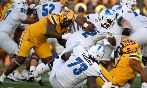 Gophers football: Deven Eastern, Jalen Logan-Redding gutting out final year