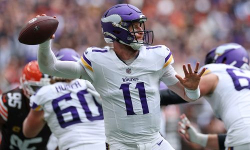 Carson Wentz leads Vikings to a comeback win over Browns