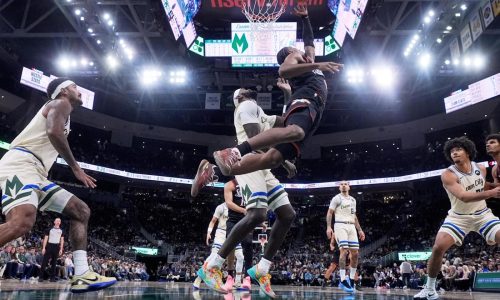 Maxey impone récord personal con 54 puntos y 76ers vencen a Bucks 123-114 en tiempo extra