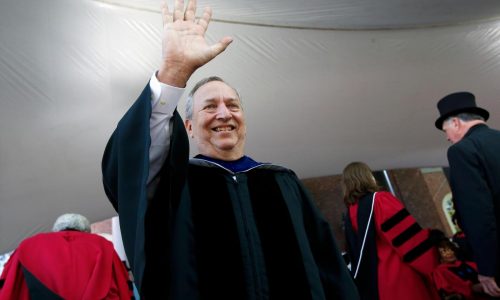 Exsecretario del Tesoro Larry Summers renuncia a sus cargos públicos tras correos de Epstein