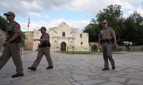 Data shows 1 in 4 immigration arrests happen in Texas, where about 1.6M immigrants illegally live