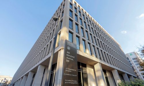 States fight loan program overhaul