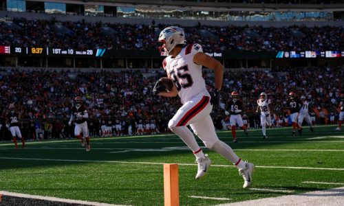 Patriots TE Hunter Henry breaks out for career game to power close win at Cincinnati