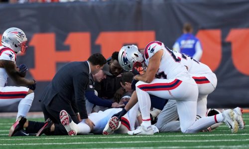 Patriots bemoan injuries to two key rookie offensive starters: ‘It hurts’