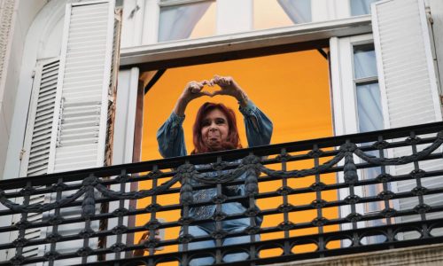Exmandataria Fernández recibió sobornos en sus domicilios, según acusación de fiscal argentino