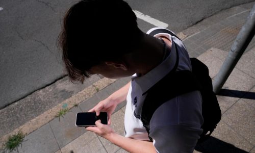 Australia mantiene prohibición de redes sociales para menores pese a impugnación