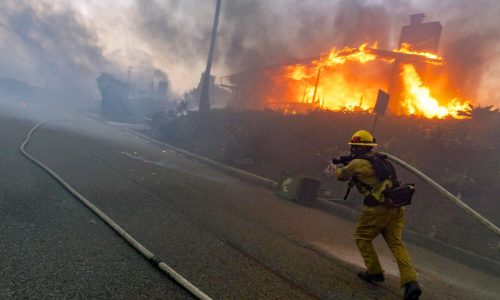 Editorial: Palisade fire aftermath burns up government’s credibility