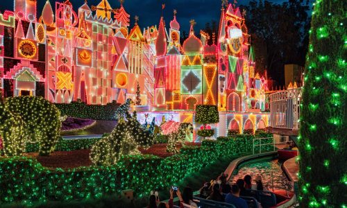 The best things to do, see and eat at Disneyland during the holiday season