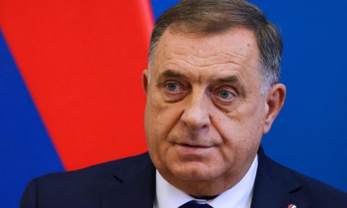 Serbios bosnios votan para elegir presidente tras destitución del líder separatista
