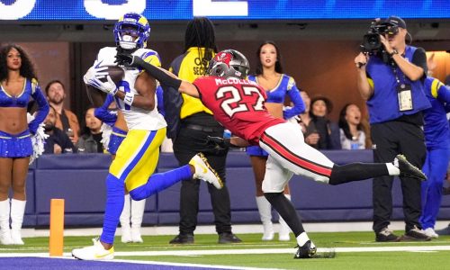 Stafford y Adams se combinan para dos TD más y los Rams derrotan 34-7 a los Buccaneers
