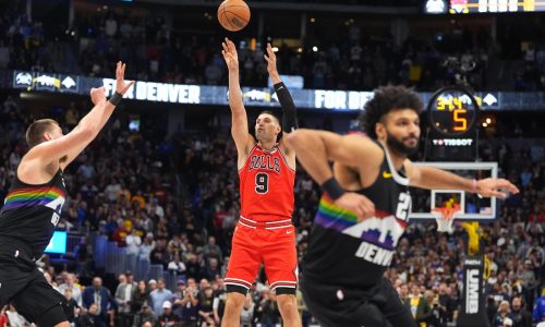 Huerter y Vucevic encestan triples clave y los Bulls vencen 130-127 a los Nuggets