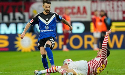 Un Hamburgo con 10 hombres sorprende a Stuttgart en la Bundesliga