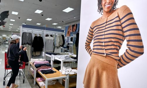 National Retail Federation predicts first $1 trillion holiday shopping season