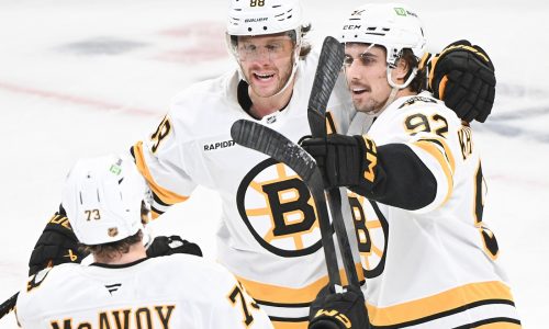 Bruins move into first place with 3-2 win over Canadiens