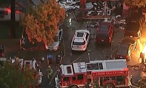 Explosión en casa del sur de California hiere a ocho y daña viviendas cercanas