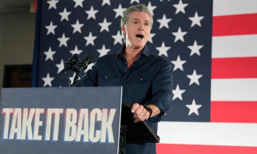 Departamento de Justicia intenta bloquear redistribución de distritos electorales de California