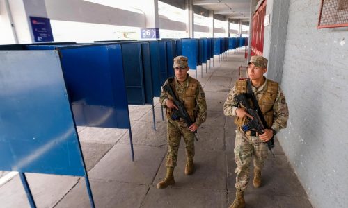 Preocupados por la inseguridad y la migración, los chilenos van a las urnas para elegir presidente