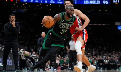 Jaylen Brown anota 33, Payton Pritchard 30 y los Celtics vencen 121-118 a Clippers