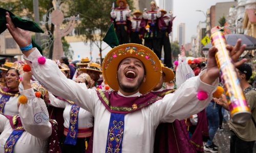 Desfile declarado Patrimonio Cultural Inmaterial de la Humanidad viste de color a Bogotá