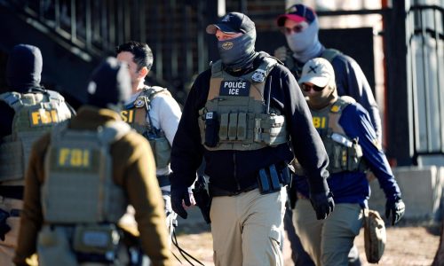 Juez dice que agentes de inmigración en Colorado sólo pueden arrestar a quienes podrían huir