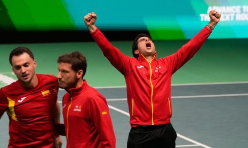 España sorprende a Alemania en dobles y llega a la final de la Copa Davis ante Italia