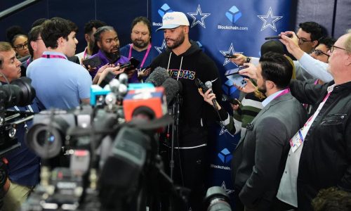 Cowboys piensan en Marshawn Kneeland mientras reanudan su temporada