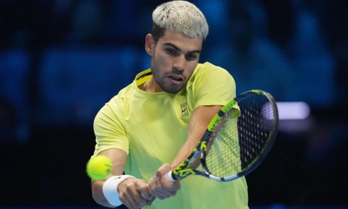 Alcaraz se retira de las Finales de la Copa Davis por una lesión en el muslo