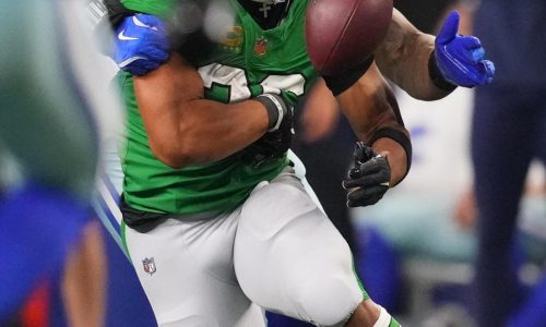 Los Eagles deben decidir si el coordinador ofensivo Kevin Patullo es el adecuado para el puesto