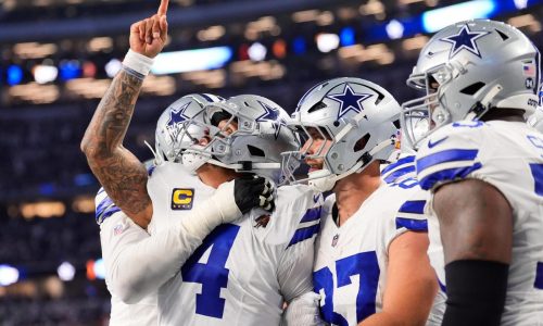 Los Cowboys remontan 21 puntos y vencen 24-21 a los Eagles con gol de campo final de Aubrey