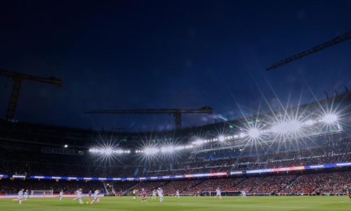 Miles de hinchas del Barcelona se topan con problemas en accesos al nuevo Camp Nou