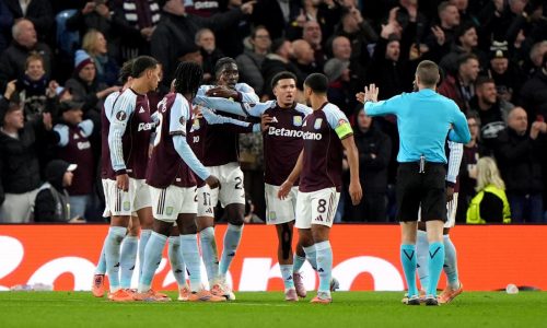 Malen marca dos goles en victoria de Aston Villa sobre Young Boys en la Liga Europa
