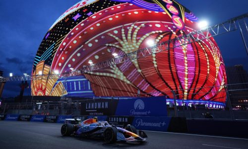 Práctica del Gran Premio de Las Vegas, interrumpida 2 veces por tapa suelta de alcantarilla