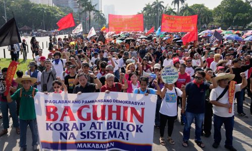Miles de personas protestan en Filipinas contra la corrupción y exigen devolución de fondos robados