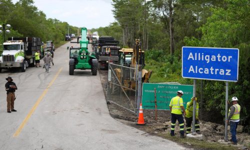 Jueza busca resolución en demanda por acceso jurídico en “Alcatraz de los Caimanes”