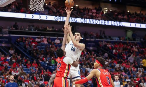 Jackson, Wells y Edey ayudan a los Grizzlies a superar 133-128 a los Pelicans en tiempo extra