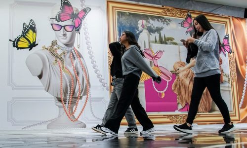 Teen brands win over wary Black Friday shoppers while other deals disappoint